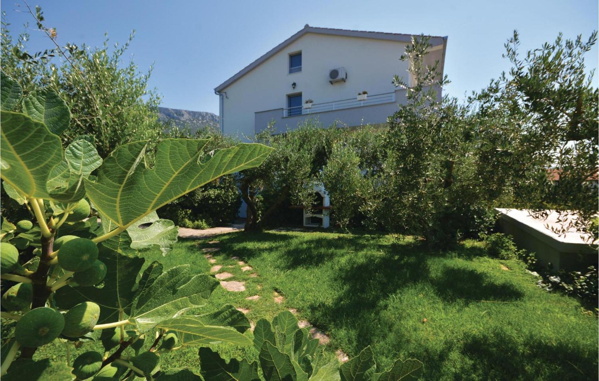 Amazing Apartment In Kastel Sucurac With Kitchen Kaštela 외부 사진