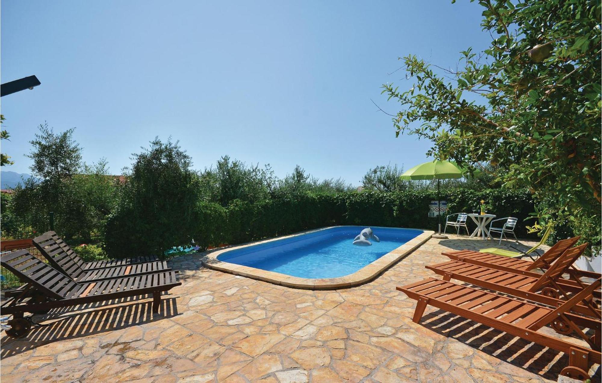 Amazing Apartment In Kastel Sucurac With Kitchen Kaštela 외부 사진