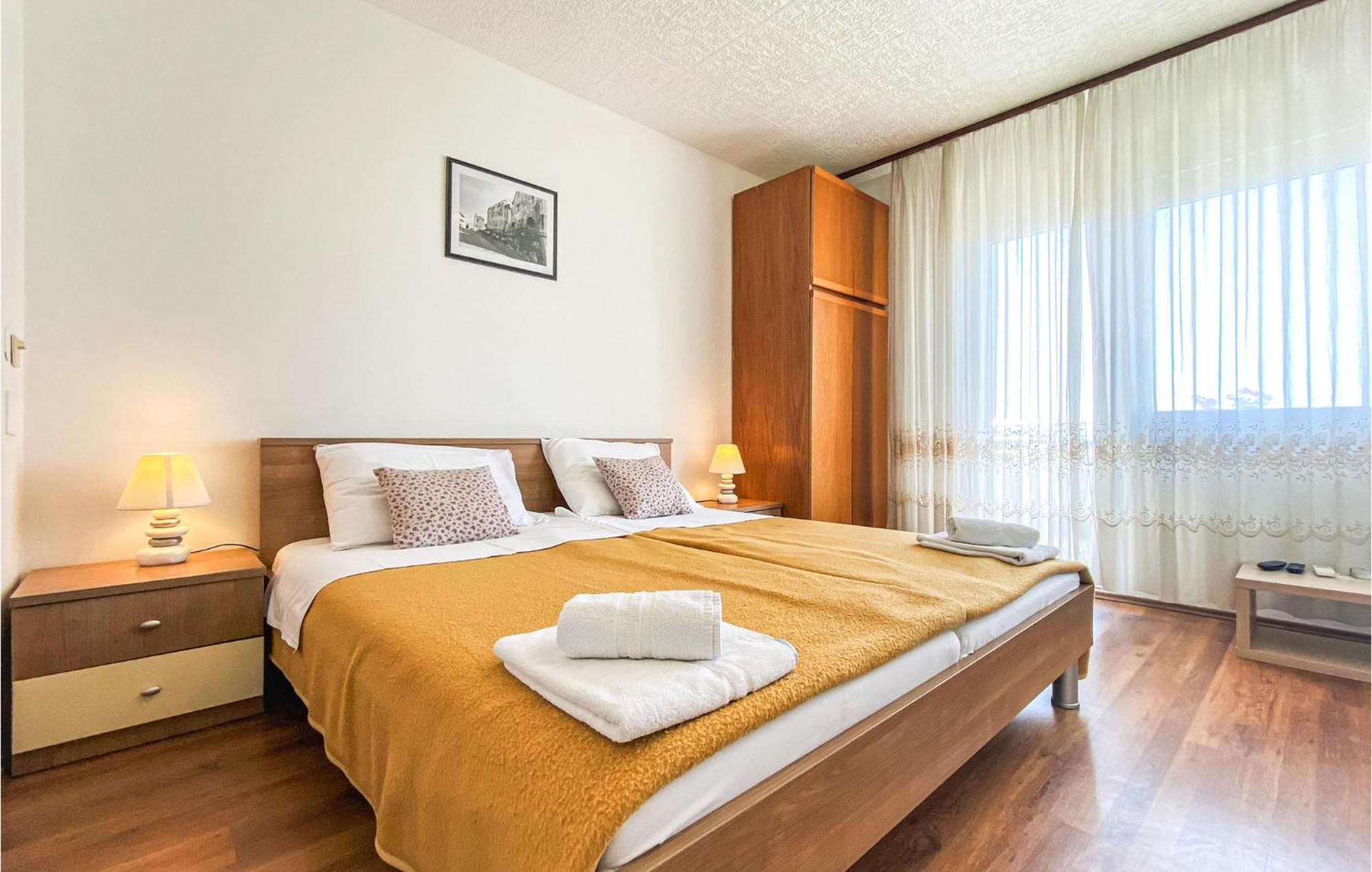 Amazing Apartment In Kastel Sucurac With Kitchen Kaštela 외부 사진