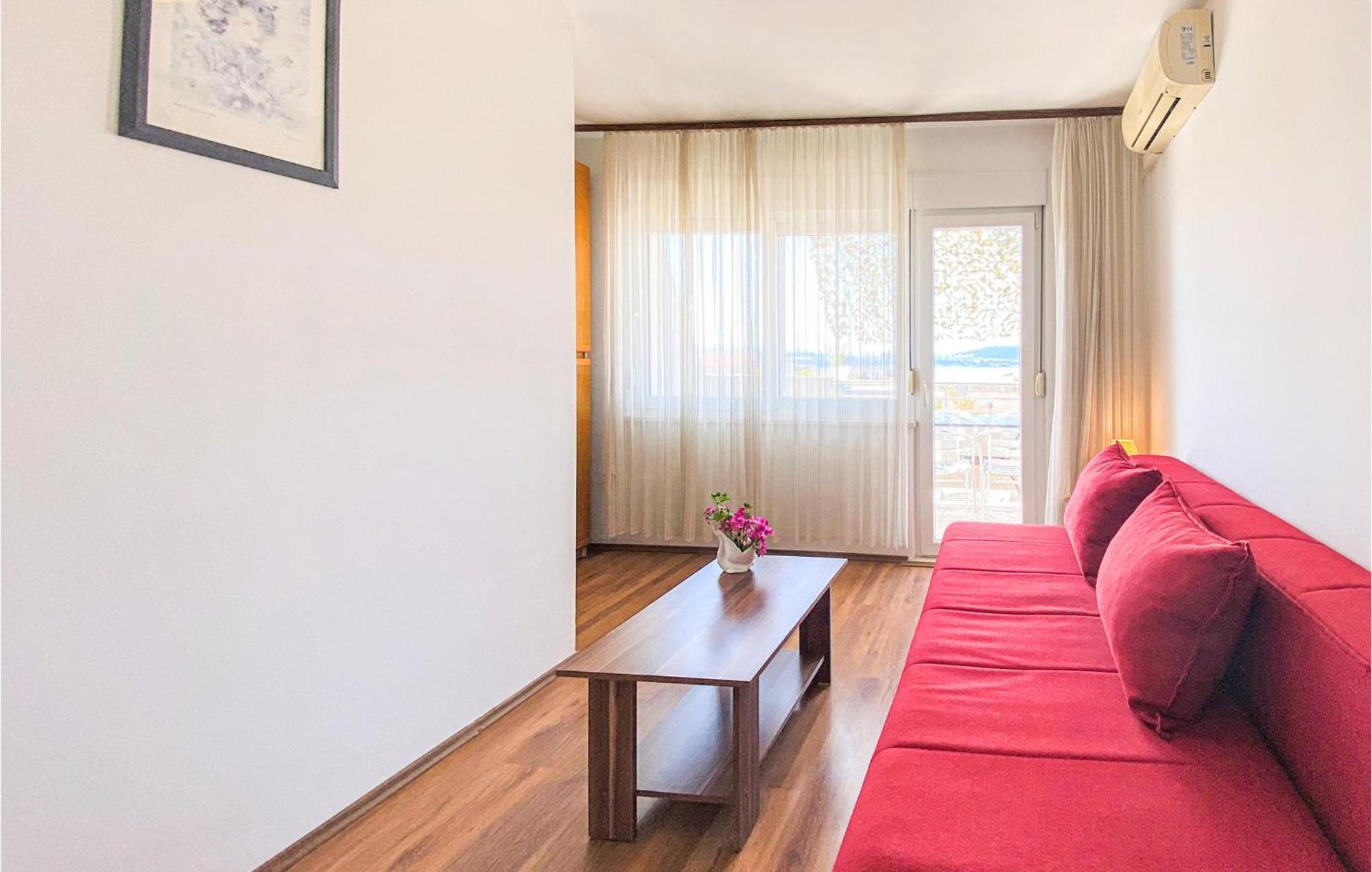 Amazing Apartment In Kastel Sucurac With Kitchen Kaštela 외부 사진