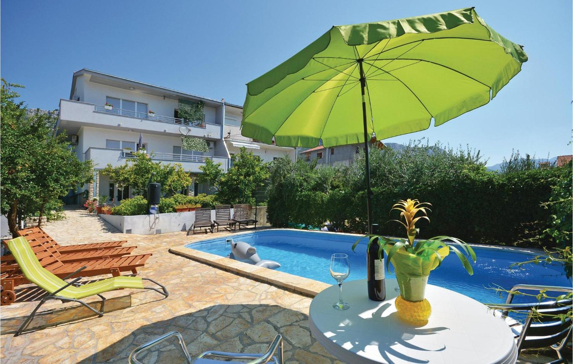 Amazing Apartment In Kastel Sucurac With Kitchen Kaštela 외부 사진