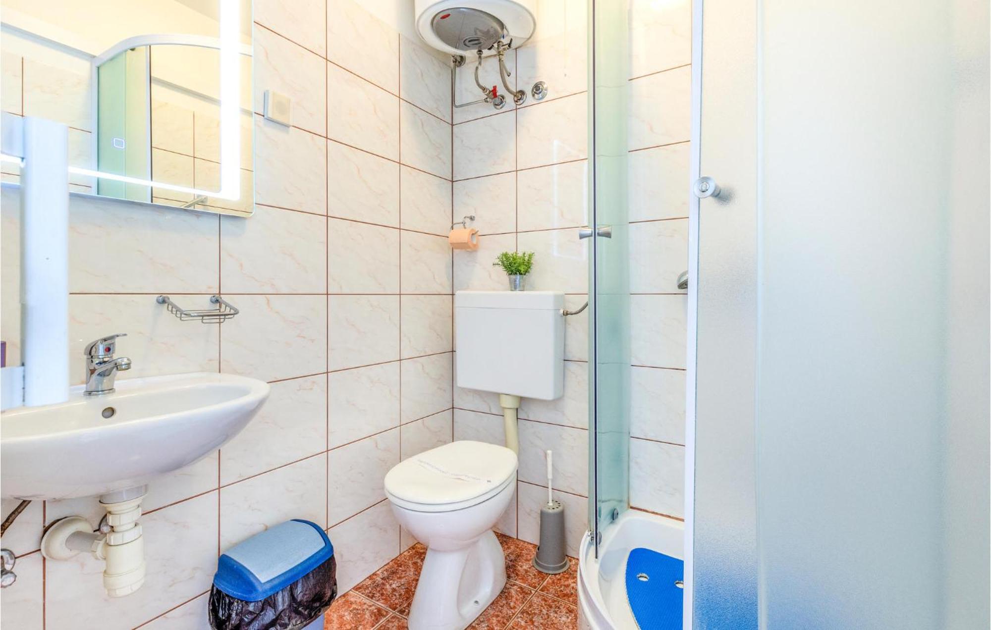 Amazing Apartment In Kastel Sucurac With Kitchen Kaštela 외부 사진