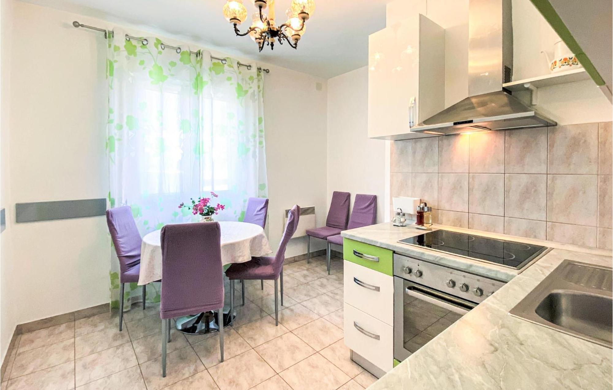 Amazing Apartment In Kastel Sucurac With Kitchen Kaštela 외부 사진