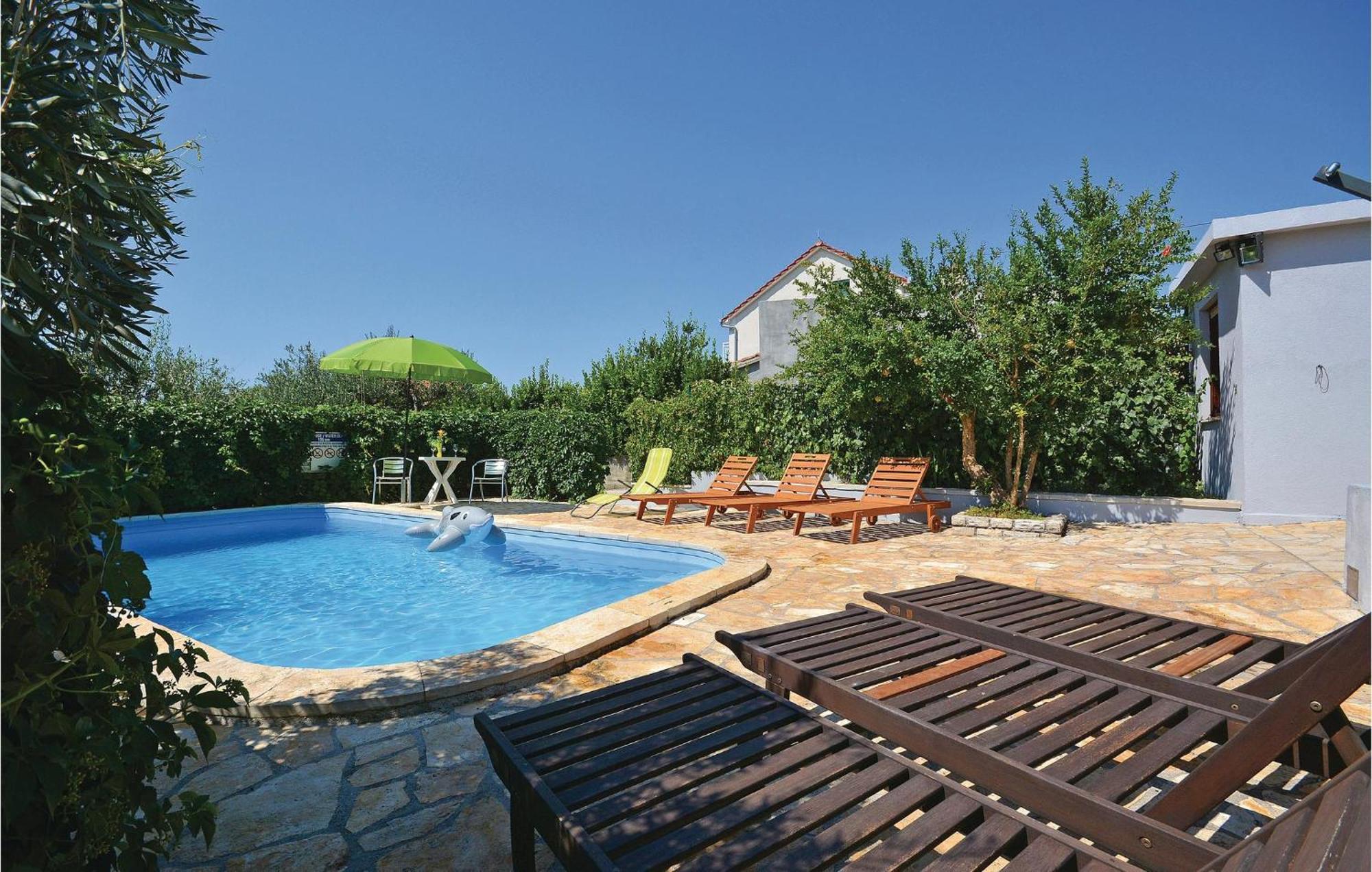 Amazing Apartment In Kastel Sucurac With Kitchen Kaštela 외부 사진