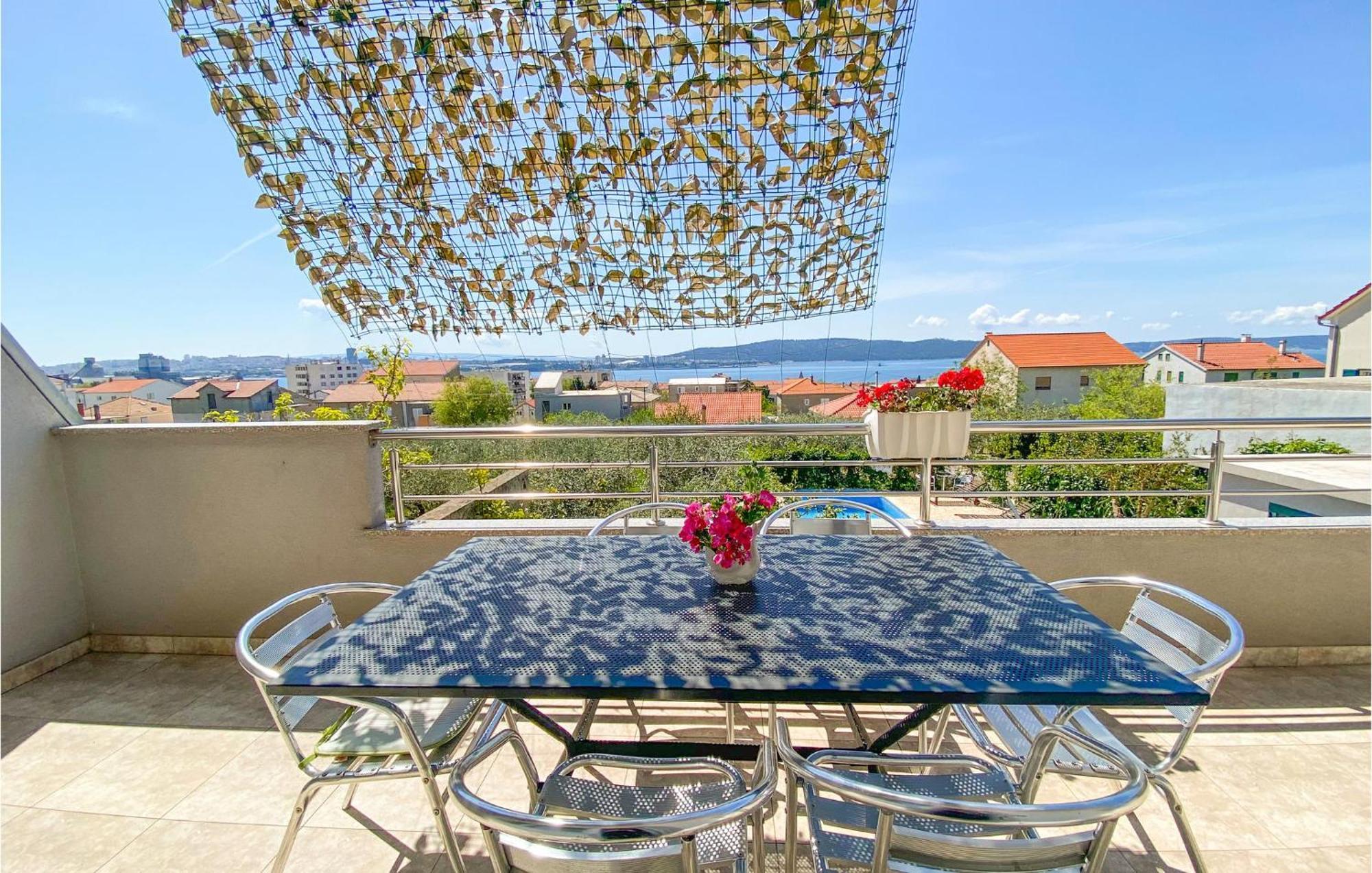 Amazing Apartment In Kastel Sucurac With Kitchen Kaštela 외부 사진