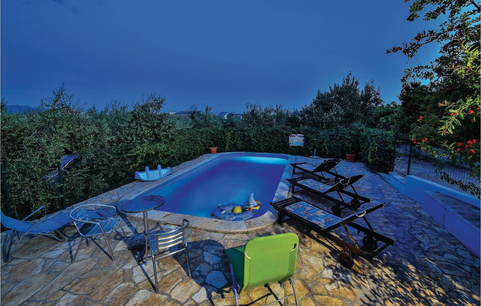 Amazing Apartment In Kastel Sucurac With Kitchen Kaštela 외부 사진