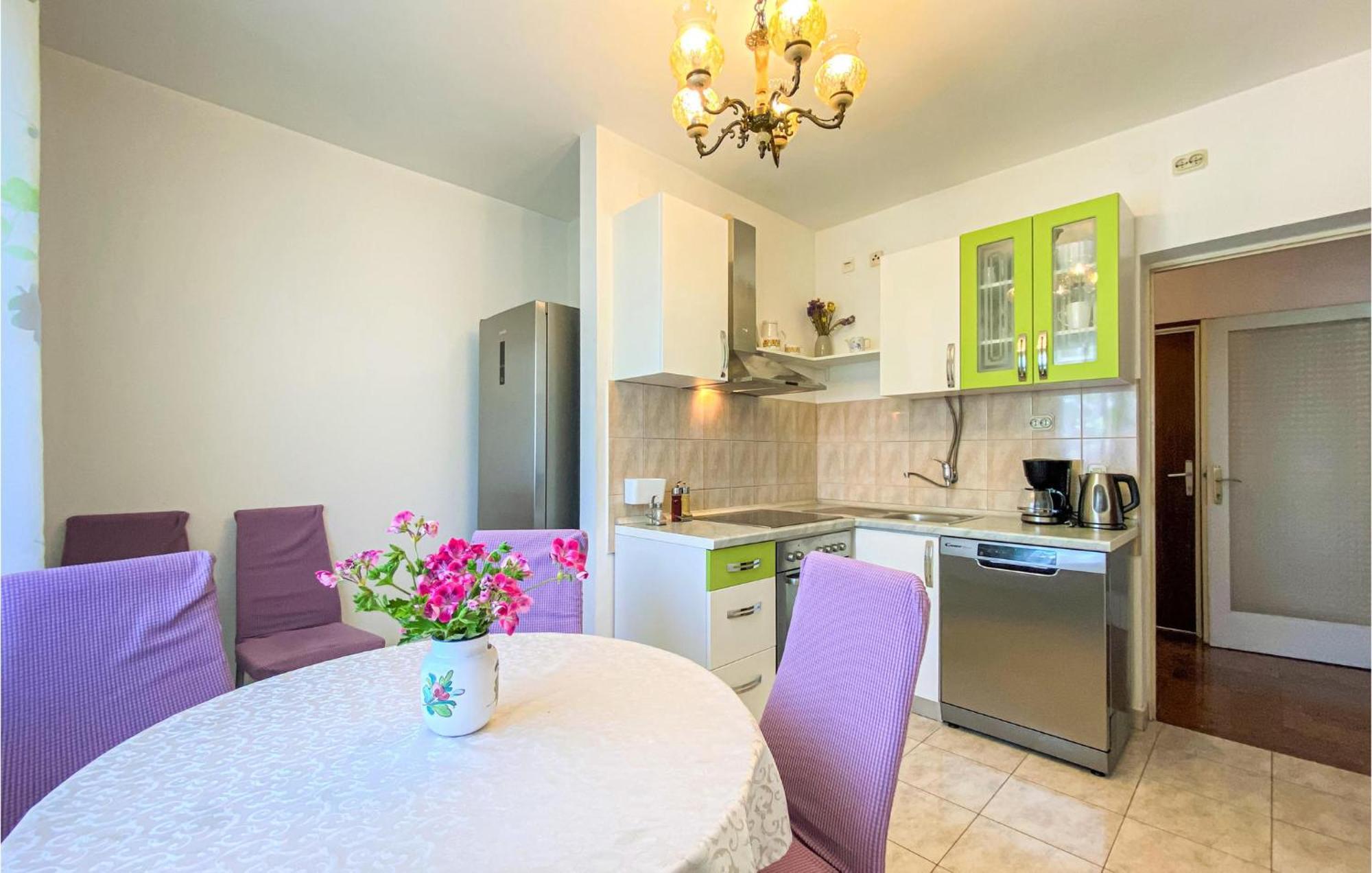 Amazing Apartment In Kastel Sucurac With Kitchen Kaštela 외부 사진